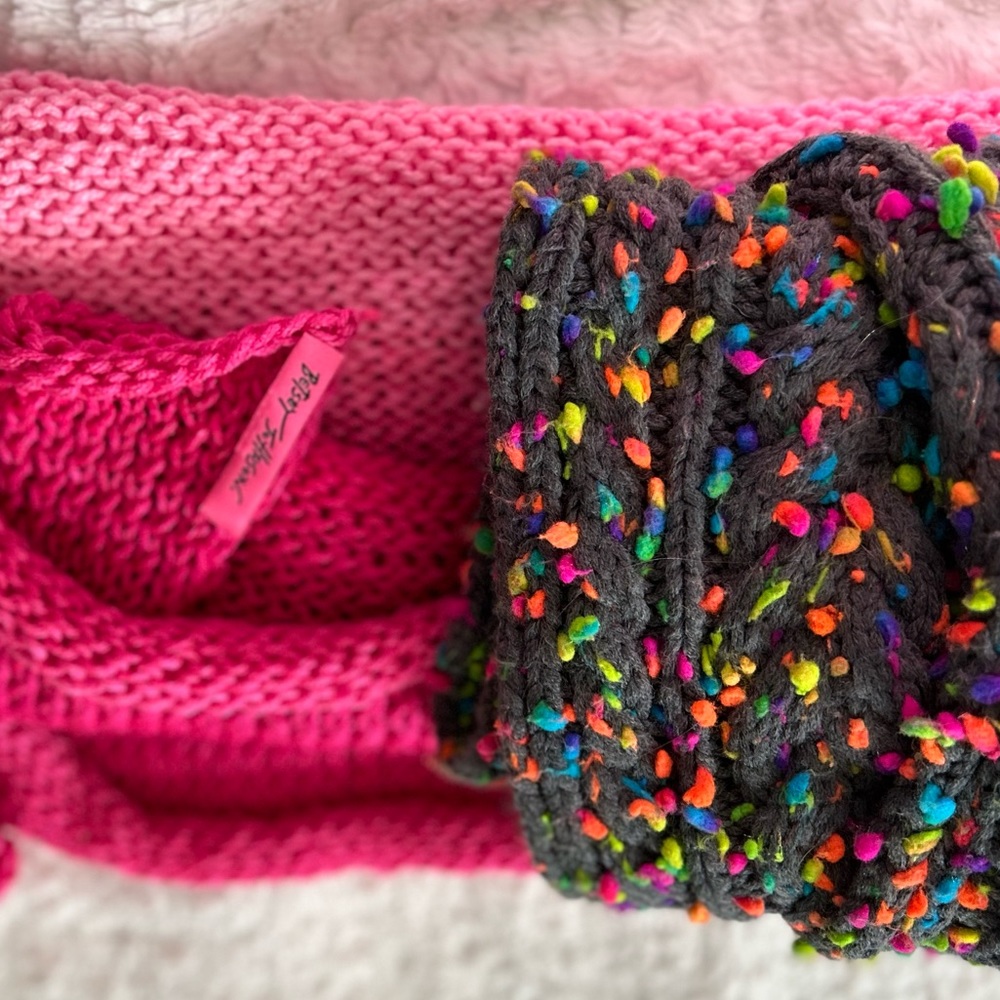 Betsey Johnson, bundle two knit scarfs ombre pink confetti neon rare find🎁⭐️👀 - Picture 12 of 14